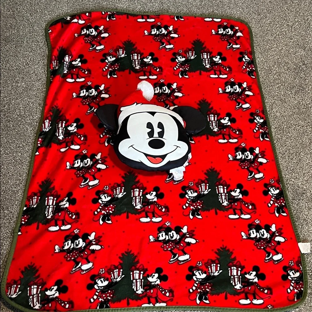 BRAND NEW Disney Festive Mickey & Minnie super soft blanket & holiday pillow set